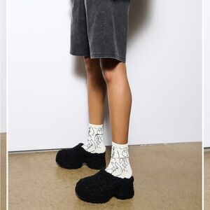 2 Pairs Azalea Wang Morticia Sherpa Clogs Size 8 Tan & Black